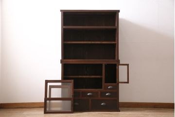 和製アンティーク　前面ケヤキ材　レトロなモールガラスを取り入れた食器棚(関東水屋箪笥、重ね箪笥、収納棚、キャビネット)(R-047123)