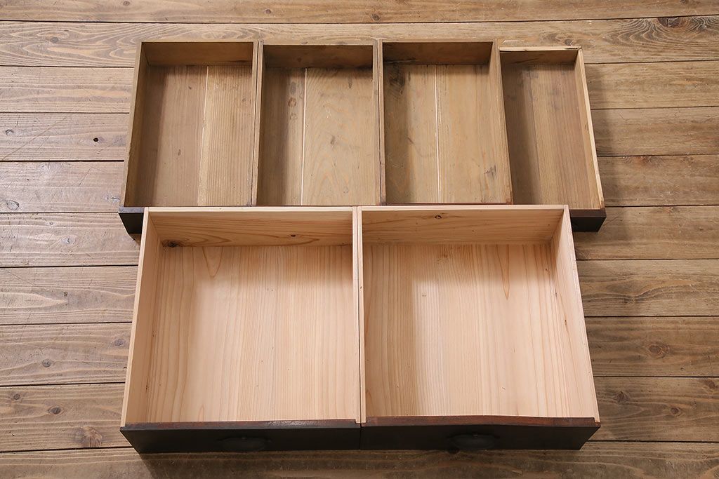 和製アンティーク　前面ケヤキ材　レトロなモールガラスを取り入れた食器棚(関東水屋箪笥、重ね箪笥、収納棚、キャビネット)(R-047123)