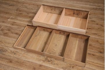 和製アンティーク　前面ケヤキ材　レトロなモールガラスを取り入れた食器棚(関東水屋箪笥、重ね箪笥、収納棚、キャビネット)(R-047123)