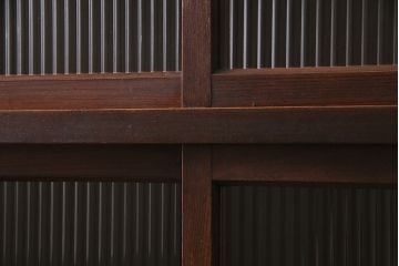 和製アンティーク　前面ケヤキ材　レトロなモールガラスを取り入れた食器棚(関東水屋箪笥、重ね箪笥、収納棚、キャビネット)(R-047123)