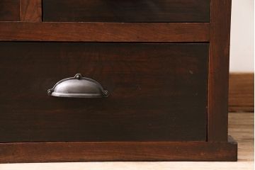 和製アンティーク　前面ケヤキ材　レトロなモールガラスを取り入れた食器棚(関東水屋箪笥、重ね箪笥、収納棚、キャビネット)(R-047123)