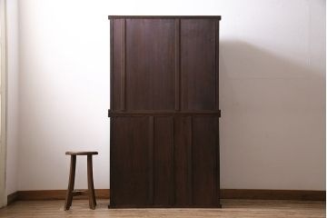 和製アンティーク　前面ケヤキ材　レトロなモールガラスを取り入れた食器棚(関東水屋箪笥、重ね箪笥、収納棚、キャビネット)(R-047123)