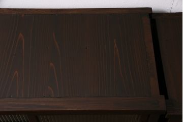 和製アンティーク　前面ケヤキ材　レトロなモールガラスを取り入れた食器棚(関東水屋箪笥、重ね箪笥、収納棚、キャビネット)(R-047123)