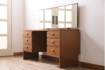 イギリスヴィンテージ　Austinsuite(オースティンスイート)　チーク材　　北欧スタイルにぴったりなスツール付きドレッサー(鏡台、ビンテージ)(R-047124)
