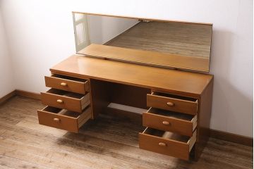 イギリスヴィンテージ　Austinsuite(オースティンスイート)　チーク材　　北欧スタイルにぴったりなスツール付きドレッサー(鏡台、ビンテージ)(R-047124)