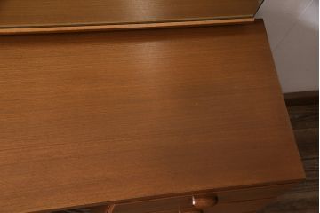 イギリスヴィンテージ　Austinsuite(オースティンスイート)　チーク材　　北欧スタイルにぴったりなスツール付きドレッサー(鏡台、ビンテージ)(R-047124)