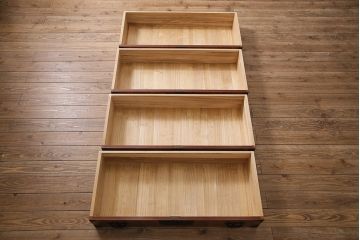 中古　伝統工芸　岩谷堂箪笥　天板リメイク・極厚手栗無垢材　ダイナミックな杢目を堪能できる衣装タンス(引き出し、チェスト)(R-047125)