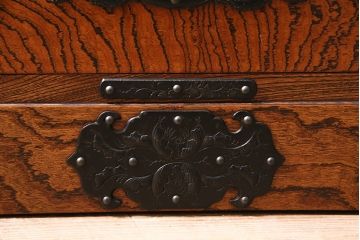 中古　伝統工芸　岩谷堂箪笥　天板リメイク・極厚手栗無垢材　ダイナミックな杢目を堪能できる衣装タンス(引き出し、チェスト)(R-047125)