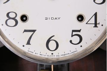 ヴィンテージ時計　昭和中期　Meiji(明治時計社)　21DAY　手巻き式　コントラストが格好良い振り子時計(掛け時計、柱時計、古時計、ビンテージ)(R-047129)