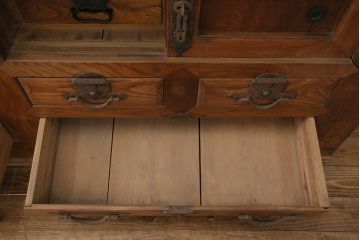 和製アンティーク　前面ケヤキ材　特大サイズで迫力抜群!希少な九尺物の収納箪笥(9尺、布団箪笥、重ね箪笥、水屋箪笥、夜具箪笥)(R-047133)