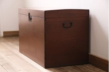 和製アンティーク　漆塗り　明治期に使われていた小さな長持(収納箱)(R-047140)