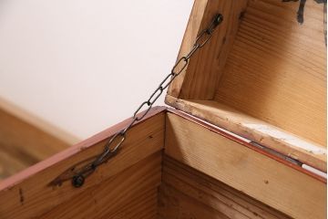 和製アンティーク　漆塗り　明治期に使われていた小さな長持(収納箱)(R-047140)