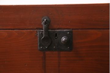和製アンティーク　漆塗り　明治期に使われていた小さな長持(収納箱)(R-047140)