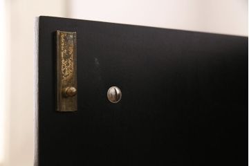 北欧ヴィンテージ　Younger(ヤンガー社)　チーク材　メンズライクなデザインが格好いいサイドボード(収納棚、ビンテージ)(R-047142)