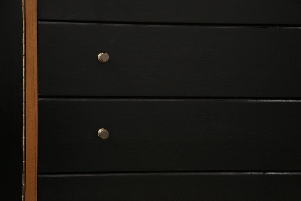 北欧ヴィンテージ　Younger(ヤンガー社)　チーク材　メンズライクなデザインが格好いいサイドボード(収納棚、ビンテージ)(R-047142)