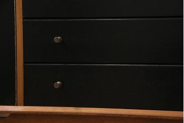 北欧ヴィンテージ　Younger(ヤンガー社)　チーク材　メンズライクなデザインが格好いいサイドボード(収納棚、ビンテージ)(R-047142)