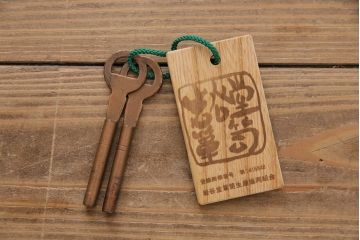 中古　伝統民芸　岩谷堂箪笥　脚付きリメイク　2wayが便利な衣装盆付きのサイドボード(衣装タンス、着物箪笥)(R-047144)