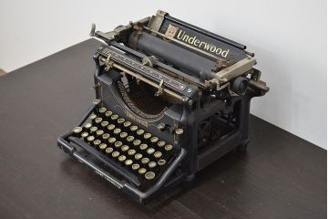 アメリカ　ビンテージ　Underwood(アンダーウッド)タイプライター(R-047157)