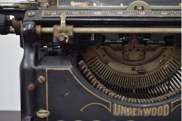 アメリカ　ビンテージ　Underwood(アンダーウッド)タイプライター(R-047157)