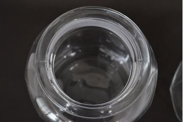 昭和レトロ　ガラス瓶2個セット(蓋付き、キャニスター)(R-047166)