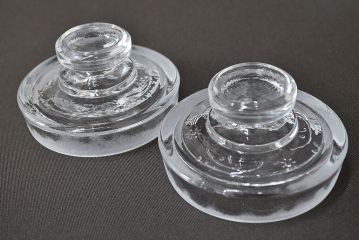 昭和レトロ　ガラス瓶2個セット(蓋付き、キャニスター)(R-047167)