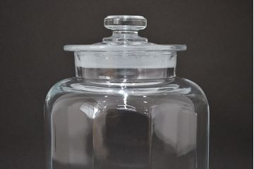 昭和レトロ　ガラス瓶2個セット(蓋付き、キャニスター)(R-047167)