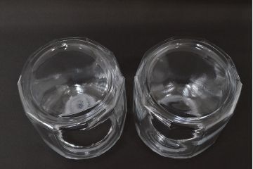 昭和レトロ　ガラス瓶2個セット(蓋付き、キャニスター)(R-047168)