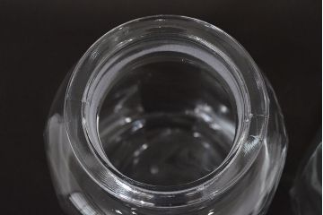 昭和レトロ　ガラス瓶2個セット(蓋付き、キャニスター)(R-047169)