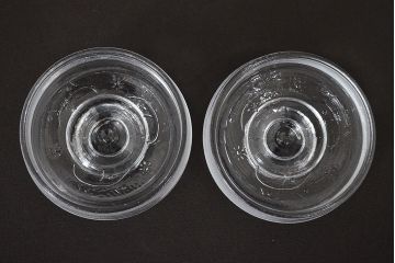 昭和レトロ　ガラス瓶2個セット(蓋付き、キャニスター)(R-047169)