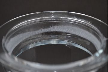 昭和レトロ　ガラス瓶2個セット(蓋付き、キャニスター)(R-047169)