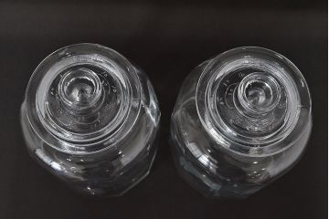 昭和レトロ　ガラス瓶2個セット(蓋付き、キャニスター)(R-047169)