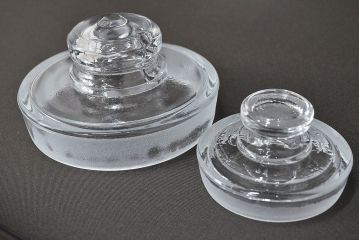 昭和レトロ　ガラス瓶大・小　2個セット(蓋付き、キャニスター)(R-047170)