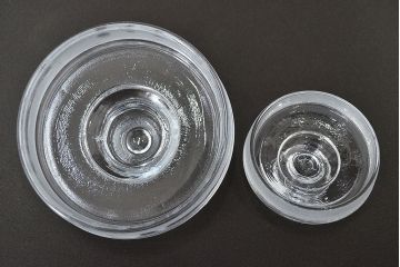 昭和レトロ　ガラス瓶大・小　2個セット(蓋付き、キャニスター)(R-047170)