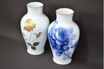 大倉陶園　ブルーローズ　金蝕バラ　花瓶2点セット　定価91,800円(花器、フラワーベース)(R-047188)