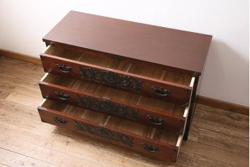 中古　伝統工芸　岩谷堂箪笥　天板リメイク・極厚手栗無垢材　ダイナミックな木目と豪華な金具が魅力の衣装タンス(和タンス、引き出し、チェスト、テレビ台)(R-047199)