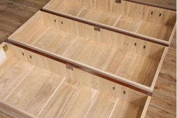 中古　伝統工芸　岩谷堂箪笥　天板リメイク・極厚手栗無垢材　ダイナミックな木目と豪華な金具が魅力の衣装タンス(和タンス、引き出し、チェスト、テレビ台)(R-047199)