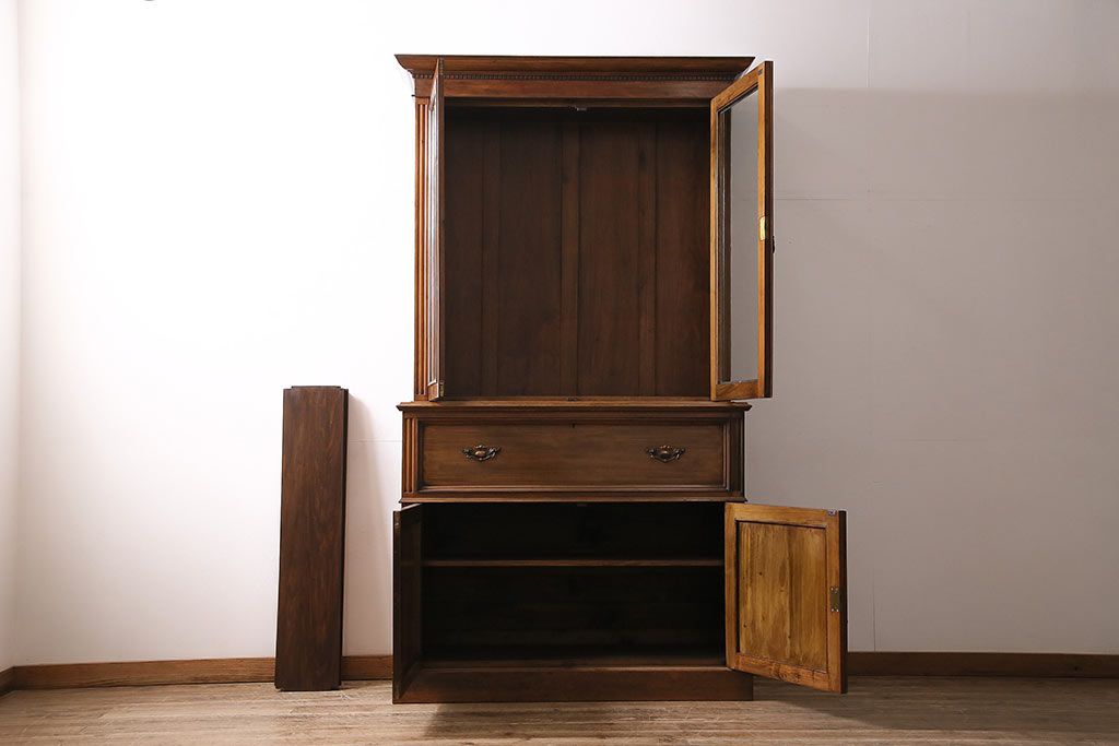 ベルギーアンティーク　ウォールナット材の深い色合いが上品なビューローキャビネット(収納棚、戸棚、ブックケース)(R-047201)