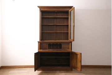 ベルギーアンティーク　ウォールナット材の深い色合いが上品なビューローキャビネット(収納棚、戸棚、ブックケース)(R-047201)