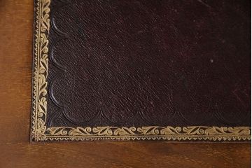 ベルギーアンティーク　ウォールナット材の深い色合いが上品なビューローキャビネット(収納棚、戸棚、ブックケース)(R-047201)