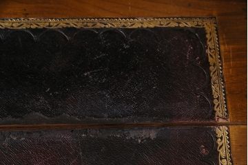 ベルギーアンティーク　ウォールナット材の深い色合いが上品なビューローキャビネット(収納棚、戸棚、ブックケース)(R-047201)