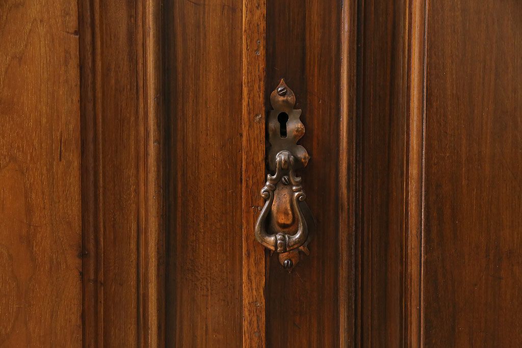 ベルギーアンティーク　ウォールナット材の深い色合いが上品なビューローキャビネット(収納棚、戸棚、ブックケース)(R-047201)