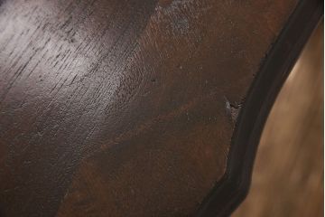 イギリスアンティーク　ウォールナット　洗練された佇まいが優雅な雰囲気を高めるオケージョナルテーブル(サイドテーブル、カフェテーブル、花台)(R-047211)
