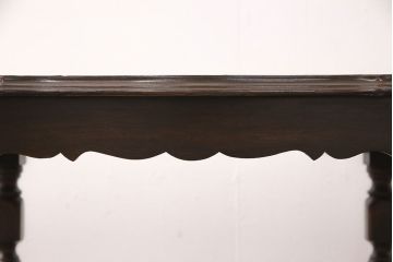 イギリスアンティーク　ウォールナット　洗練された佇まいが優雅な雰囲気を高めるオケージョナルテーブル(サイドテーブル、カフェテーブル、花台)(R-047211)