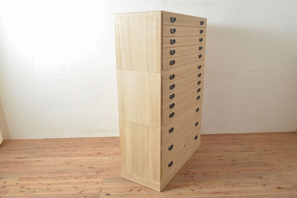 中古　民芸家具　品の良い佇まいが魅力的な国産の桐箪笥(引き出し、チェスト、桐たんす)(R-047212)