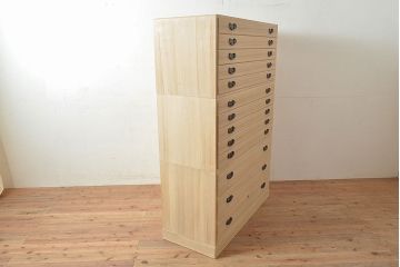 中古　民芸家具　品の良い佇まいが魅力的な国産の桐箪笥(引き出し、チェスト、桐たんす)(R-047212)