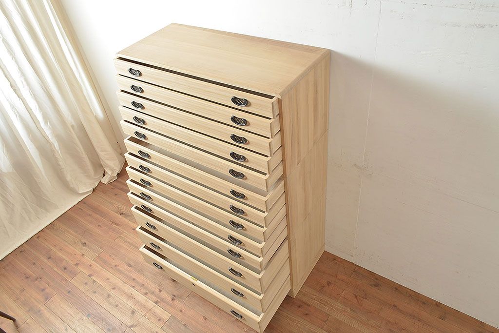 中古　民芸家具　品の良い佇まいが魅力的な国産の桐箪笥(引き出し、チェスト、桐たんす)(R-047212)