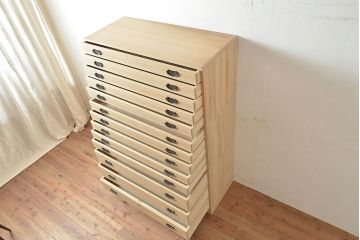 中古　民芸家具　品の良い佇まいが魅力的な国産の桐箪笥(引き出し、チェスト、桐たんす)(R-047212)