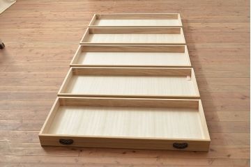 中古　民芸家具　品の良い佇まいが魅力的な国産の桐箪笥(引き出し、チェスト、桐たんす)(R-047212)