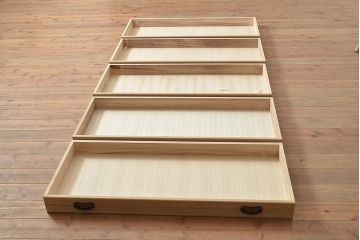 中古　民芸家具　品の良い佇まいが魅力的な国産の桐箪笥(引き出し、チェスト、桐たんす)(R-047212)