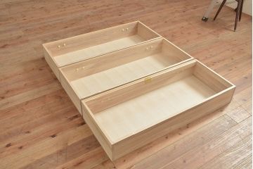 中古　民芸家具　品の良い佇まいが魅力的な国産の桐箪笥(引き出し、チェスト、桐たんす)(R-047212)